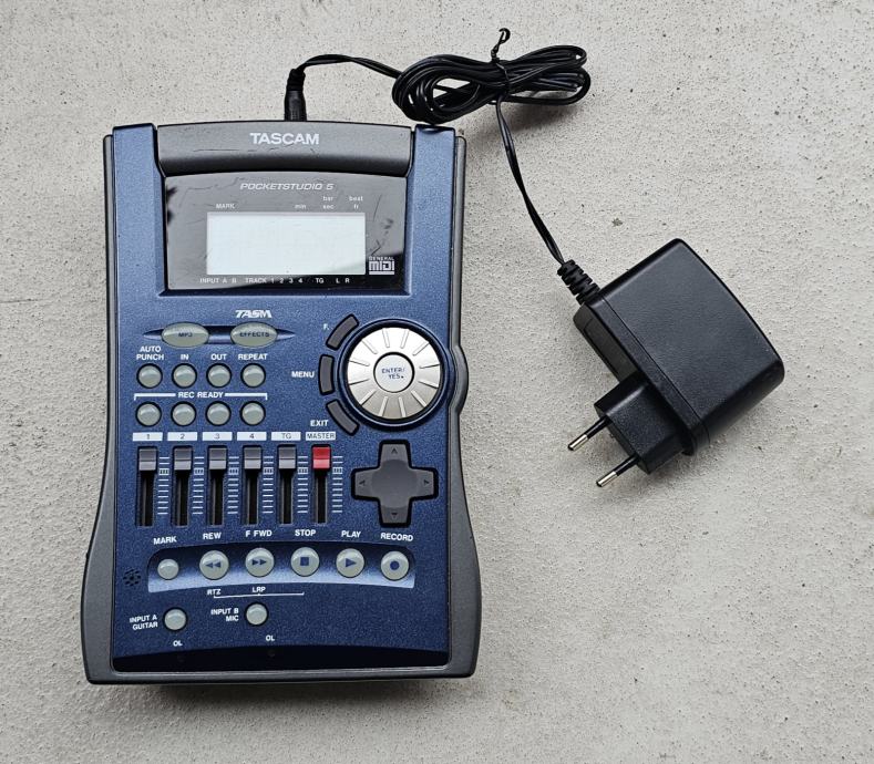 TASCAM POCKET STUDIO 5 V delujočem stanju  Cena 20€ Prevzem v Ljubljan