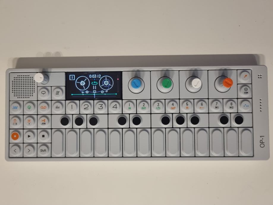 Teenage Engineering OP-1 žepni sintetizator