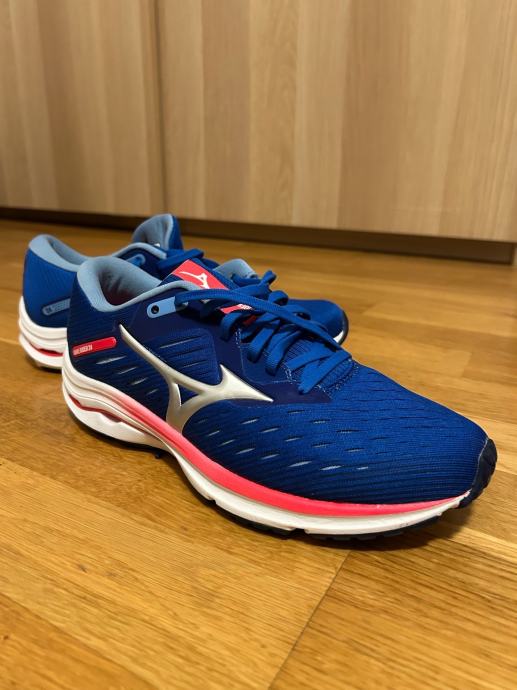 Tekaske superge Mizuno Wave rider 24