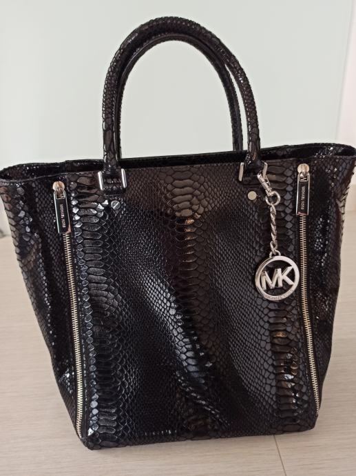 Michael Kors tote bag, usnje, črne barve, atraktiven kačji vzorec, atr