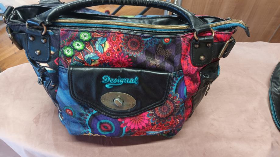 Prodam torbico DESIGUAL