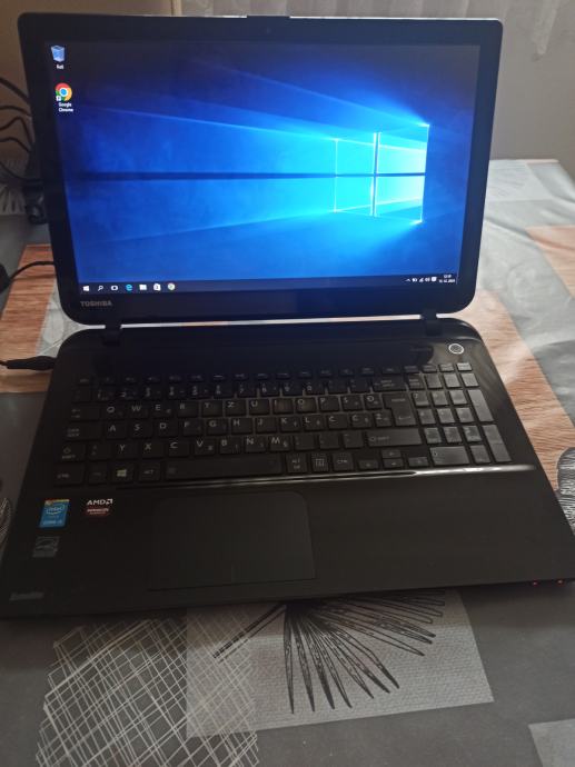 Toshiba Satellite L50, Intel i3,8 GB ram,win 10,napajlnik,brez CD roma