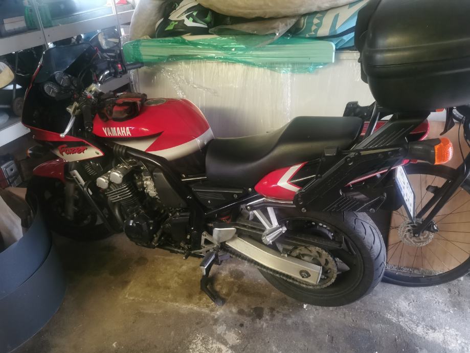 Yamaha Fazer 600 cm3, 2001 l.