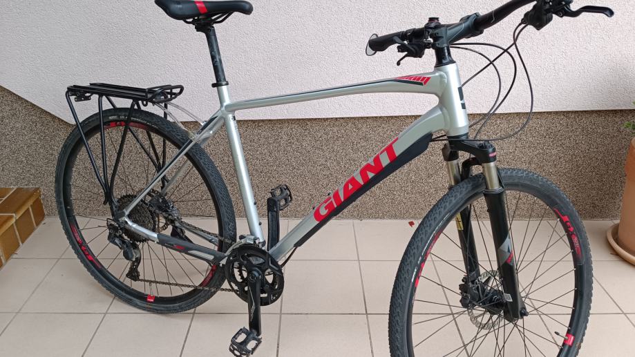 giant roam 1 disc 2019 hybrid bike silver