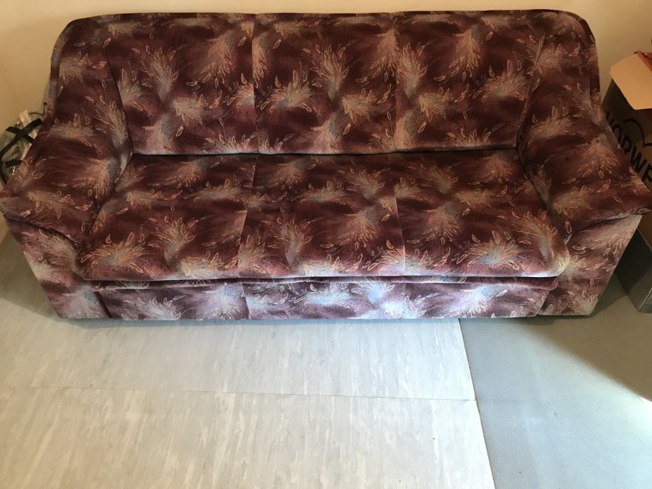 Raztegljiva sofa