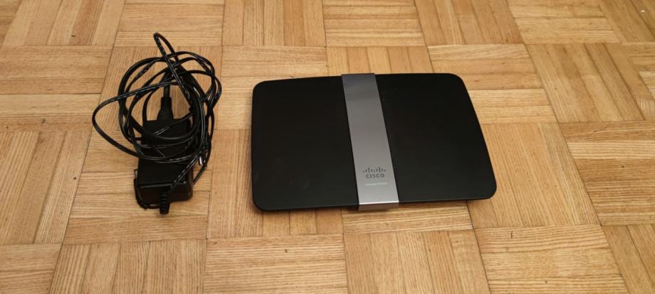 Brezžični router Linksys E4200