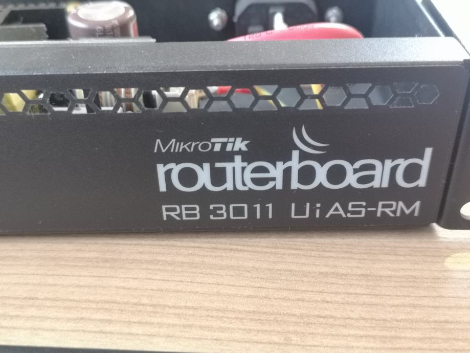 Mikrotik RB3011 modificiran za LTE - beri opis