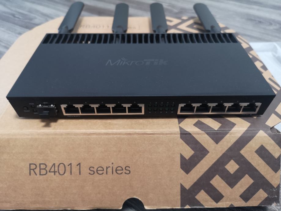 Mikrotik RB4011iGS+5HacQ2HnD-IN Brezžični Usmerjevalnik