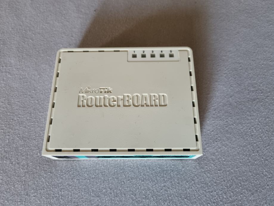 MikroTik RouterBOARD 750