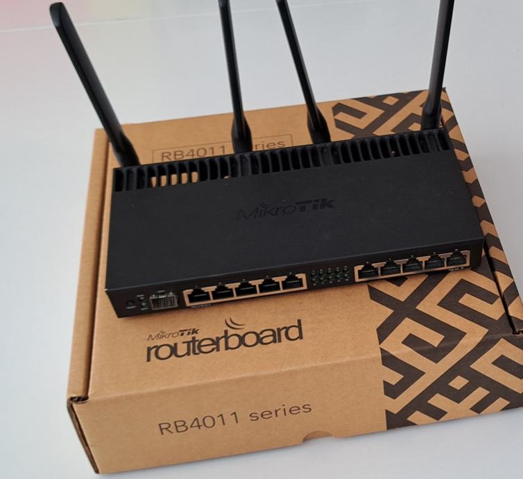 Mikrotik usmerjevalnik (router) Wi-Fi RB4011iGS+5HacQ2HnD-IN