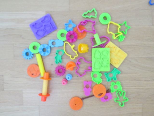 set za modeliranje, ustvarjanje s plastelinom znamke PlayDoh