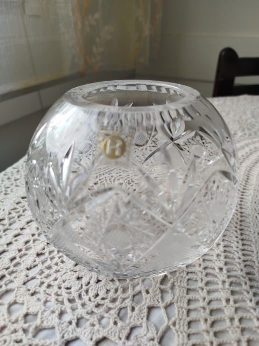 Kristalna brušena vaza Rogaška v obliki krogle