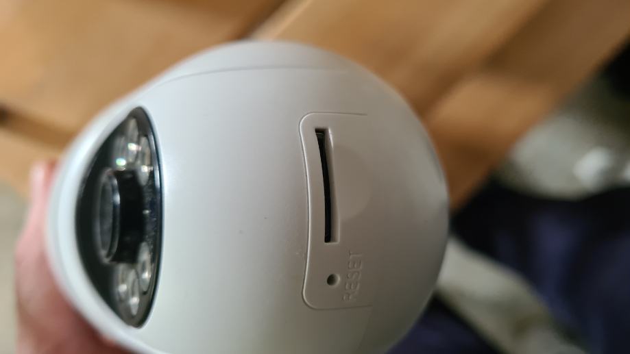 WiFi kamera 360, montaža na mesto žarnice