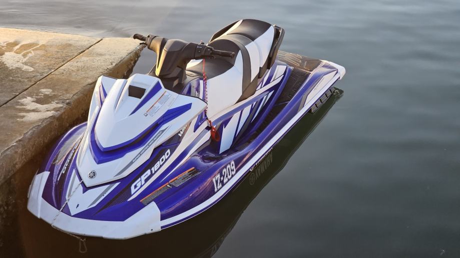 Vodni skuter jetski Yamaha GP1800 RIVA