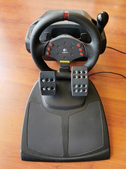 Logitech Momo volan in pedala