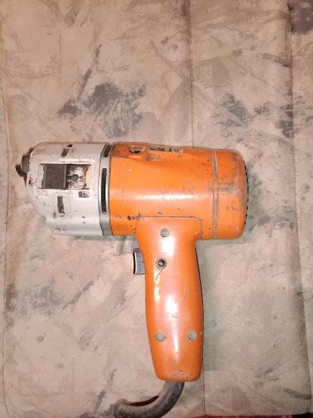 Vrtalni stroj Black&Decker (brez vrt.glave)