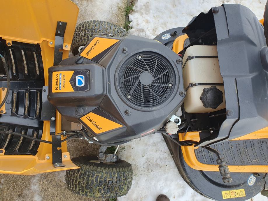 prodam vrtni traktor Cub cadet LT3 PR 105