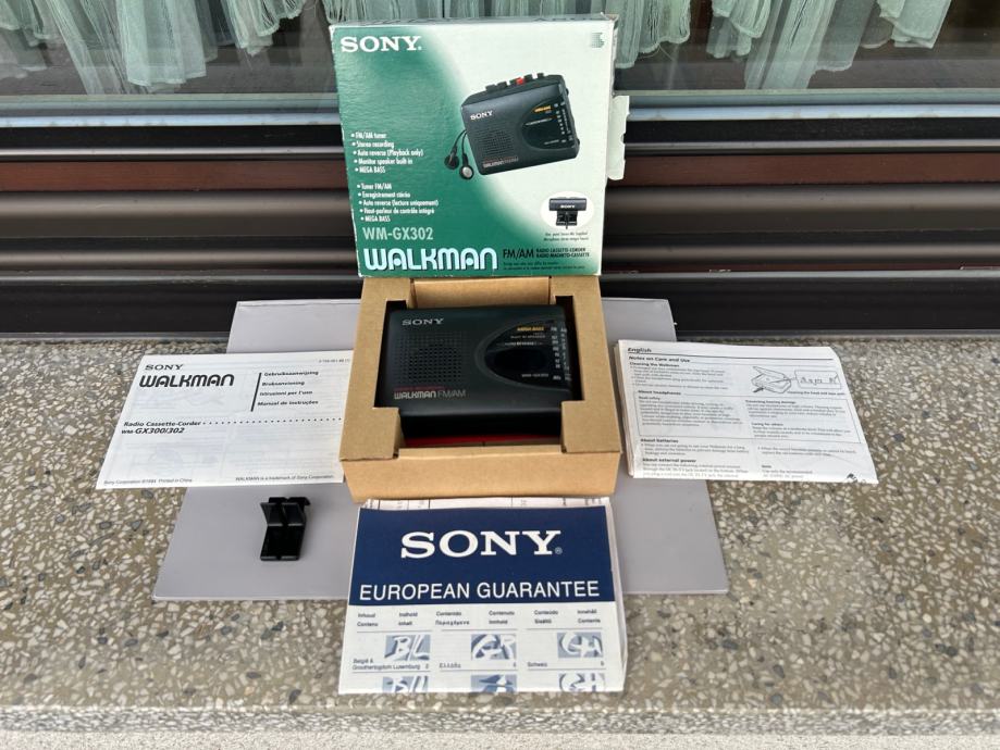 Walkman SONY WM-GX302 - AM/FM Radio - lepo ohranjeno - TESTIRANO