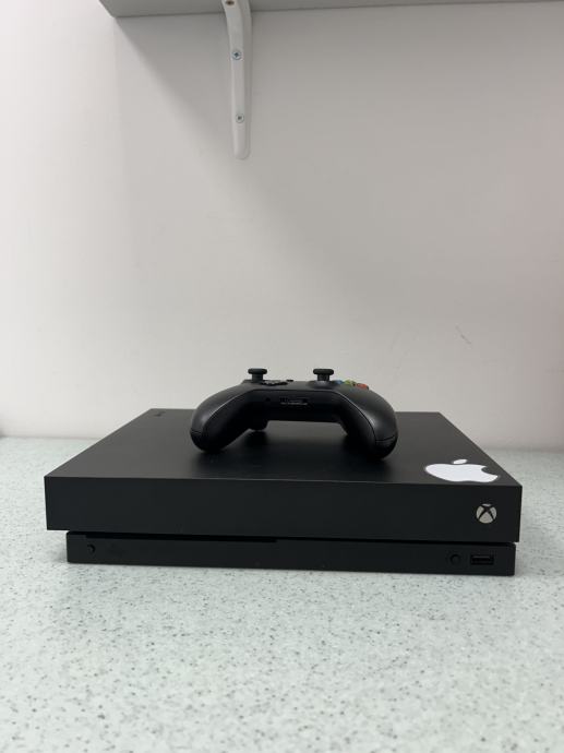 Xbox One X 1TB