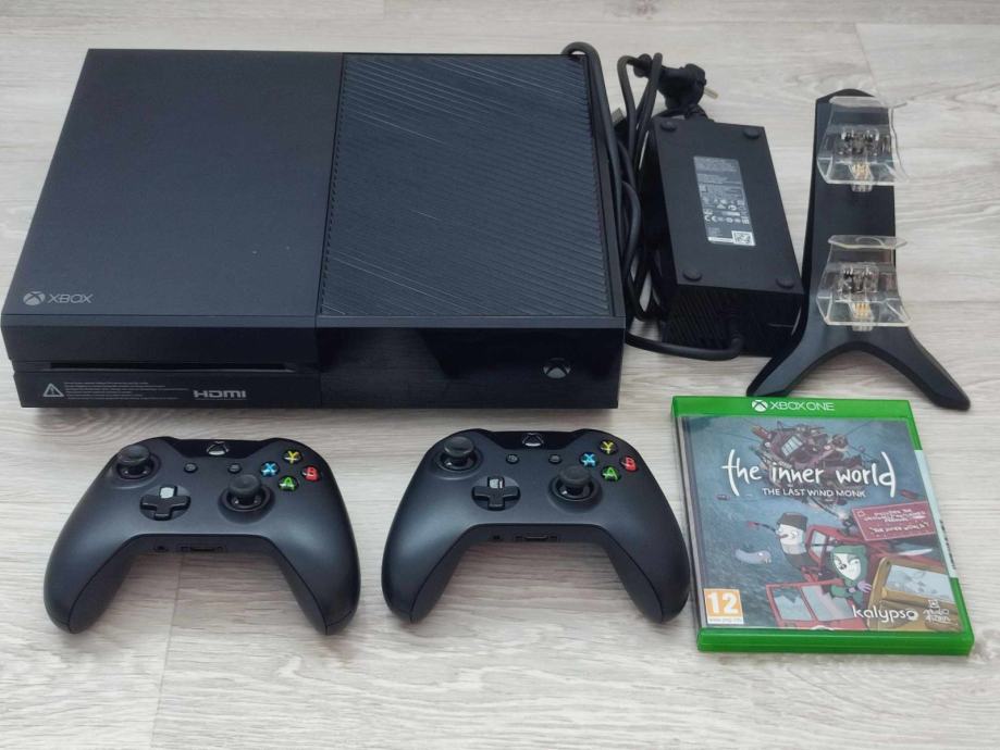 XBOX ONE z dvema kontrolerjema ,polnilno postajo+igre