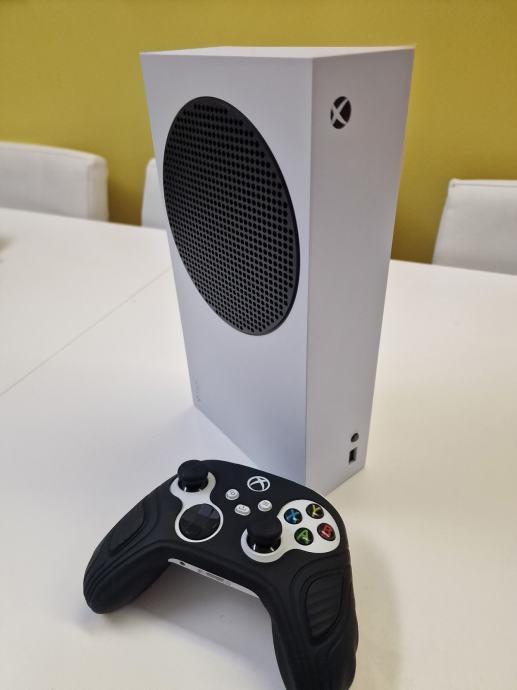 Xbox Series S: Očetovska avantura z 10-mesečnim šefom v hiši!