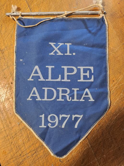 VINTAGE KOLESARSKA ZASTAVICA  - ALPE ADRIA,JUGOSLAVIJA