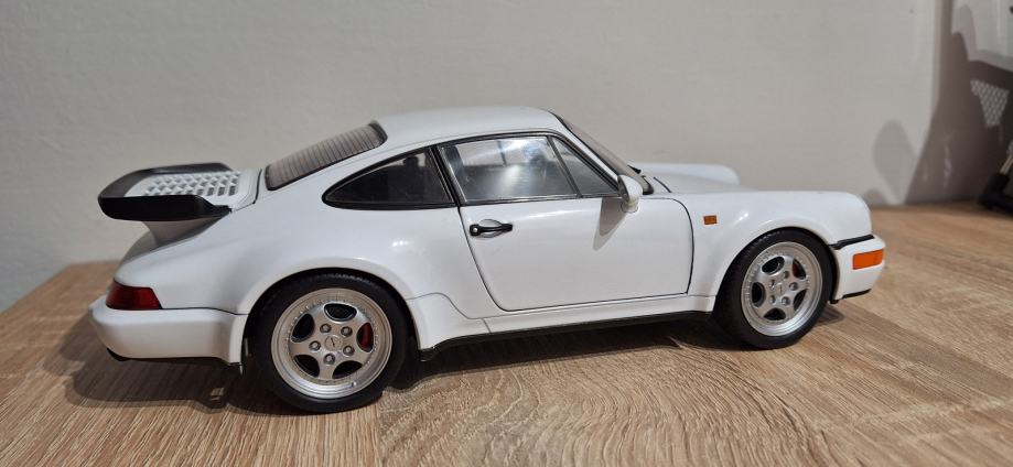 1:18 Porsche 911 964 turbo