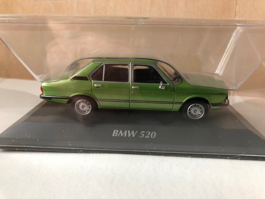 BMW 520 1974, zelena metalik 1:43 - Maxichamps