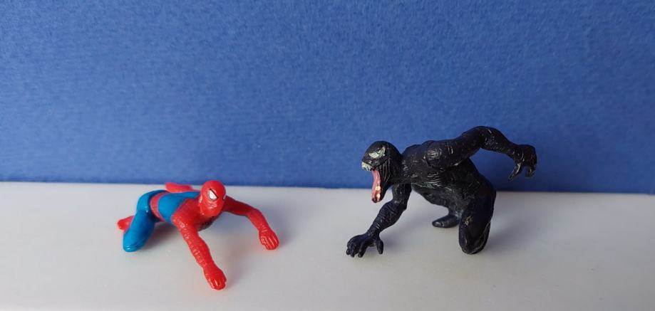 KOT KINDER SURPRISE FIGURE SPIDERMAN IN VENOM