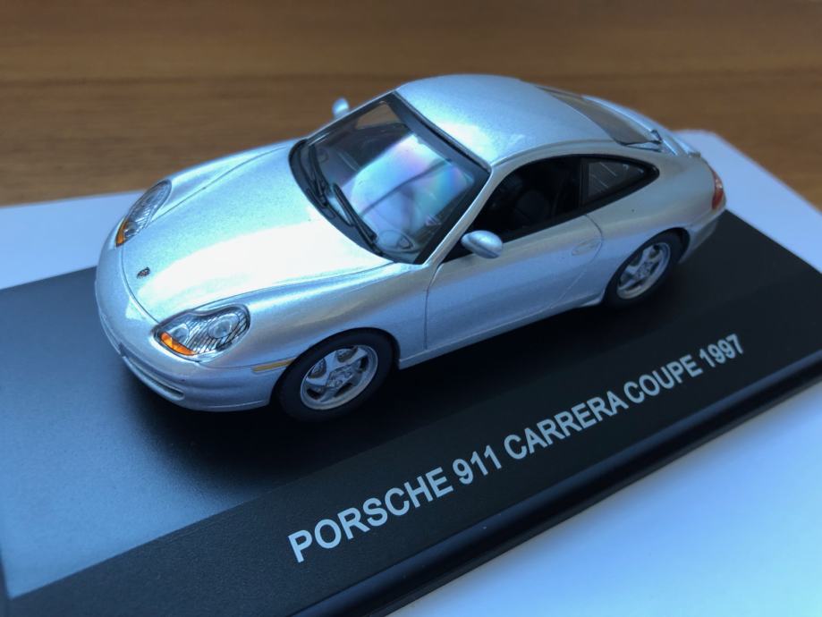 Porsche 911 Carrera Coupe 1997 - 1:43  vitrina