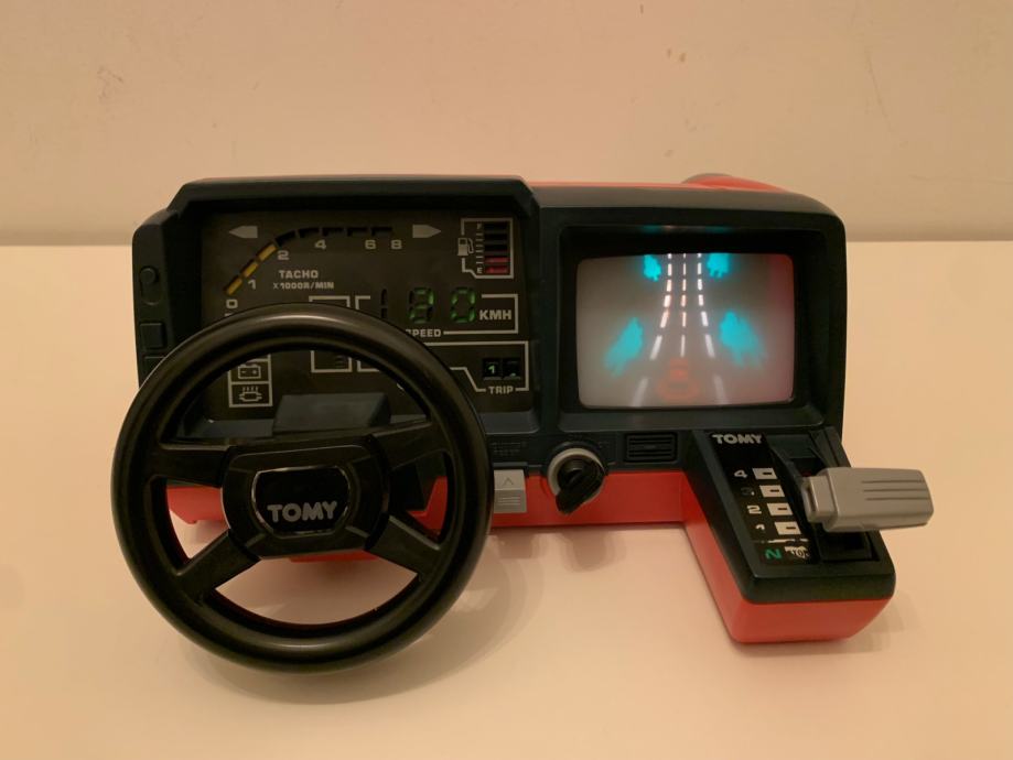 Retro simulator vožnje iz 80' Tomy Racing Cockpit za zbiratelje