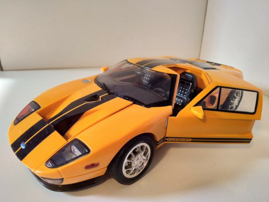 TRANSFORMER FORD GT 40 1/12 ROADBOT