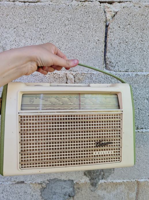 Vintage radio Philips, 33 cm dolžine, višina 23 cm