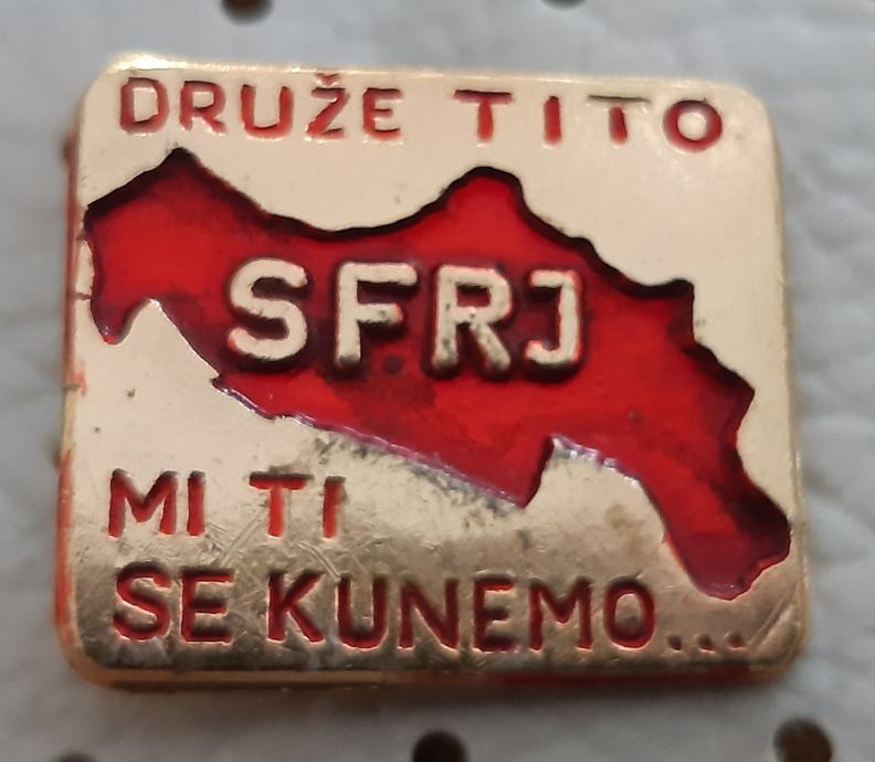 Značka Druže Tito mi ti se kunemo zastava Jugoslavije III.