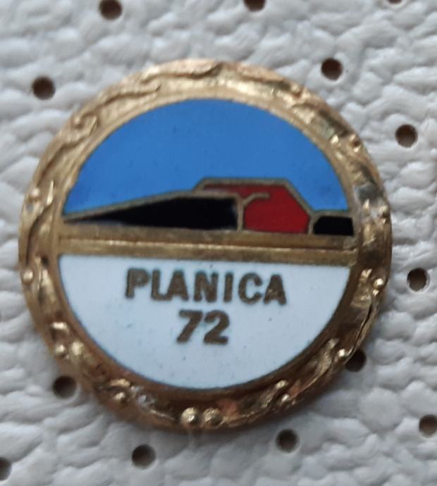 Značka Planica 1972 zlata rdeč pulover  Kataloška št. 94