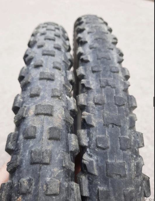 2X MTB GUMI SPECIALIZED GROUND CONTROL 27.5X2.1 (CENA JE ZA OBE)