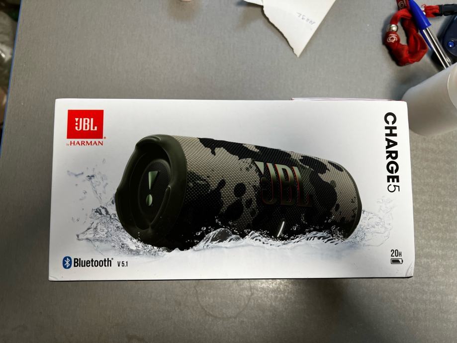 JBL Charge 5 Camo NOV, ZAPRTA EMBALAŽA